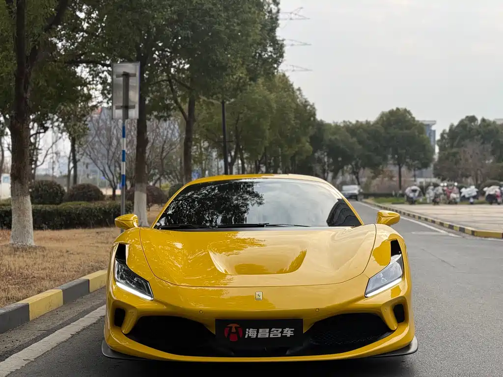 FERRARI F8