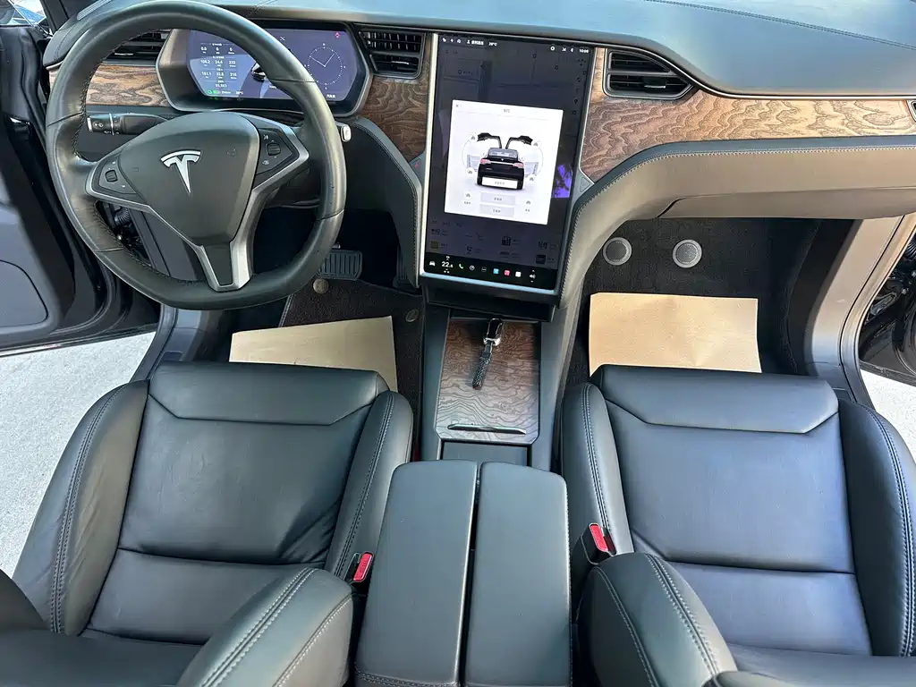 TESLA MODEL X