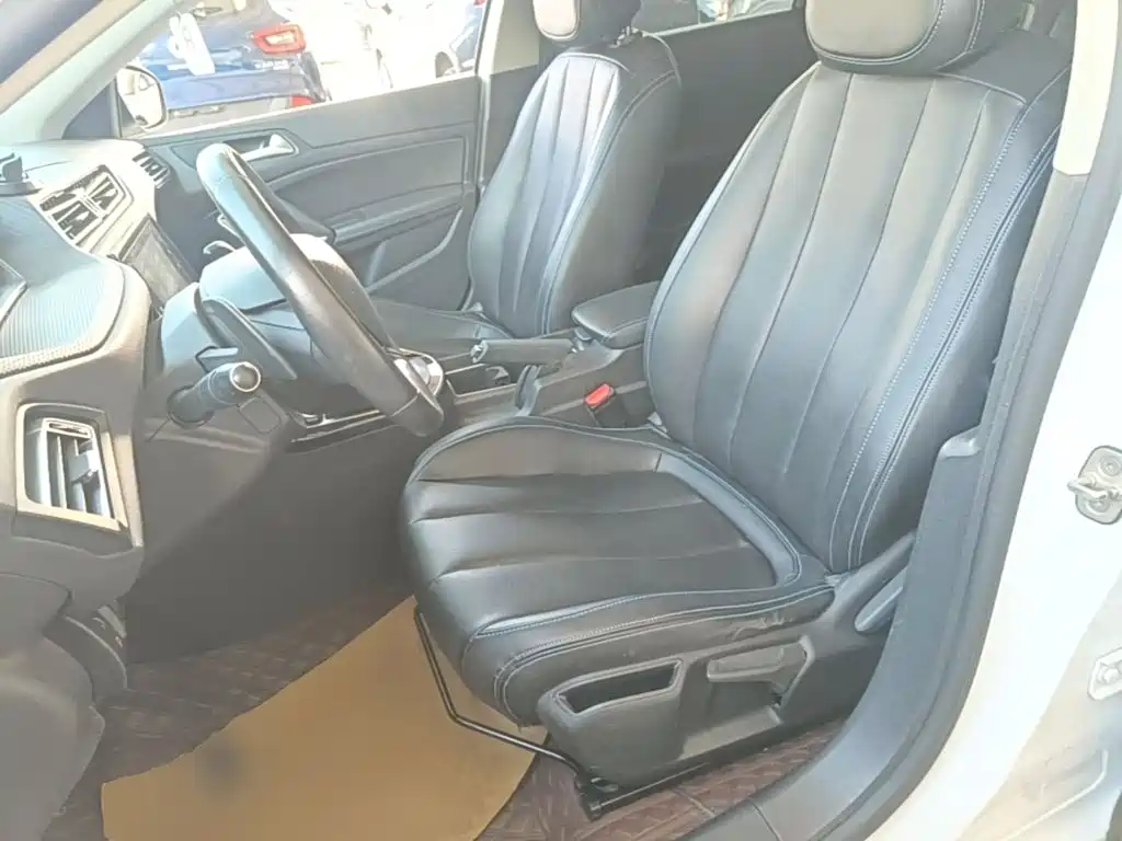 Peugeot 308 — миниатюра 15