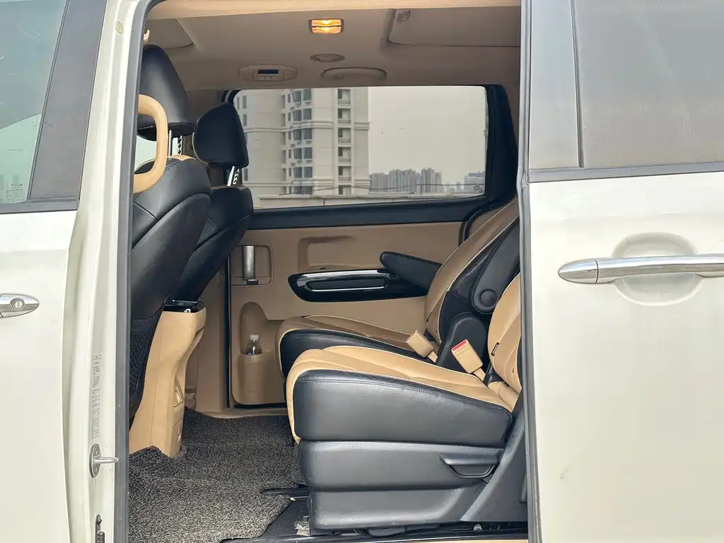 Kia Carnival — миниатюра 5