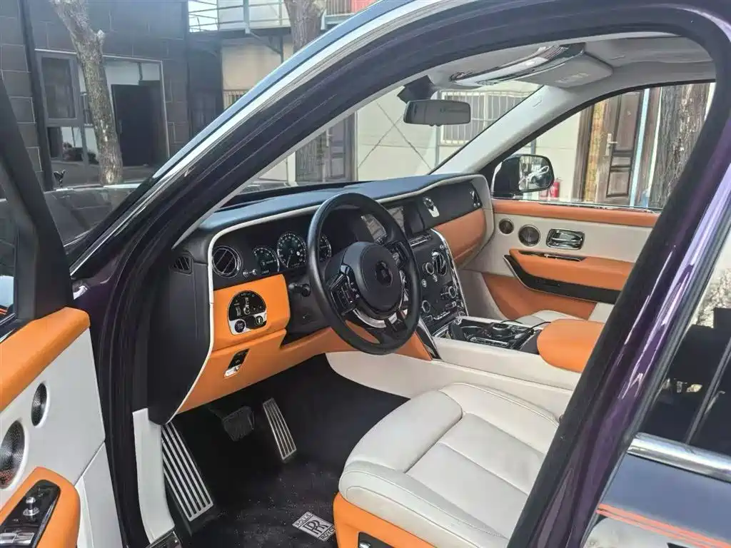 Rolls-Royce Cullinan 2018 мест