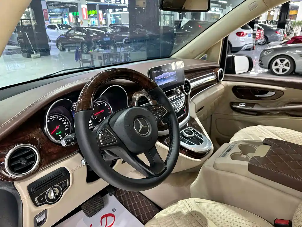 Mercedes-Benz V-Class (Import) — миниатюра 5