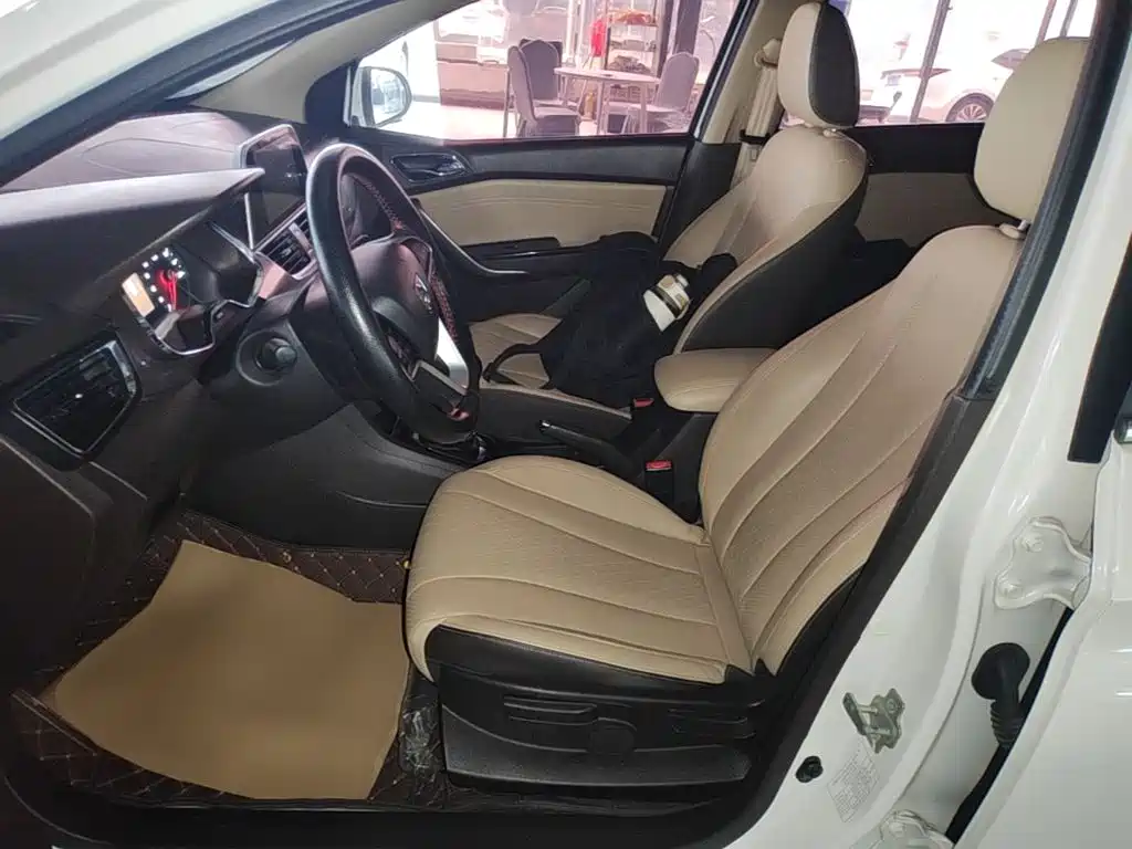 Baojun 310W — миниатюра 15