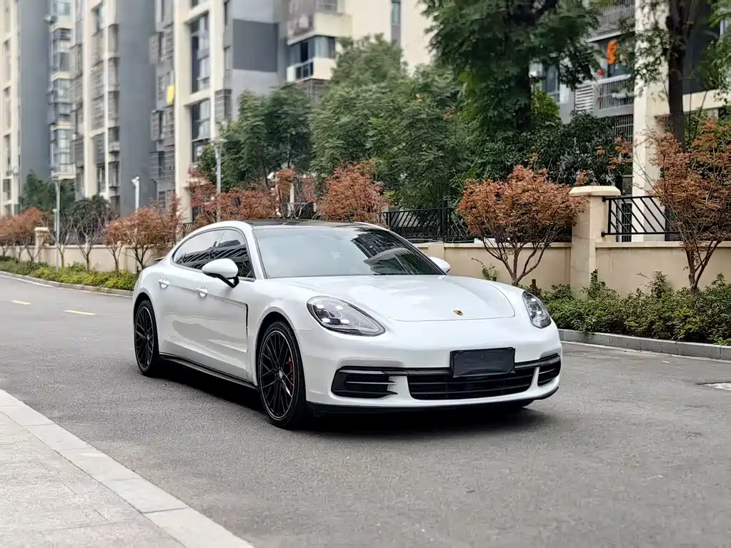 PORSCHE PANAMERA
