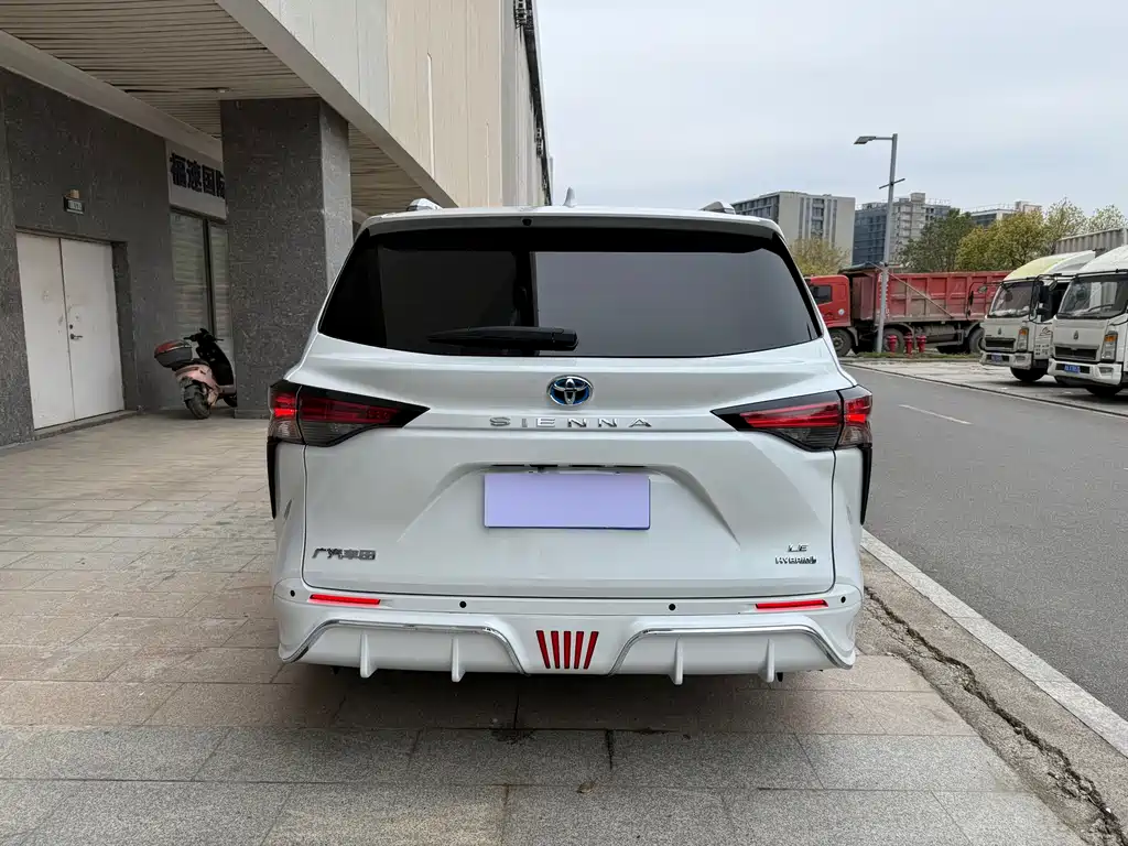 TOYOTA SIENNA