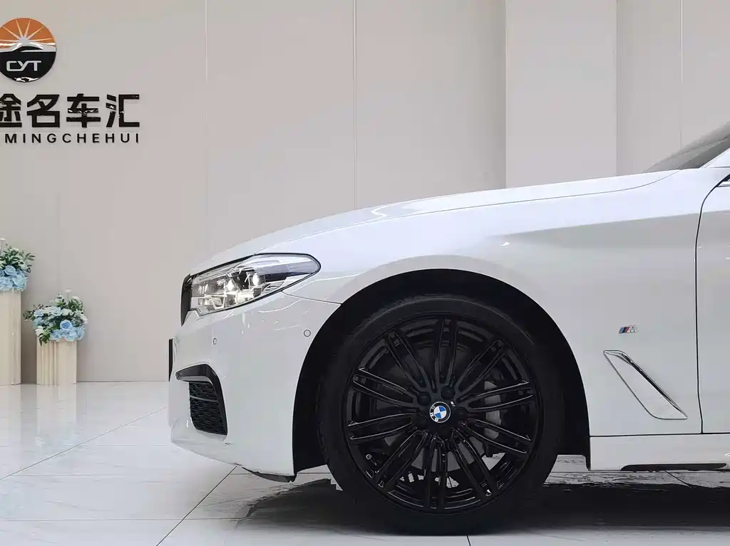 BMW 5 Series — миниатюра 9