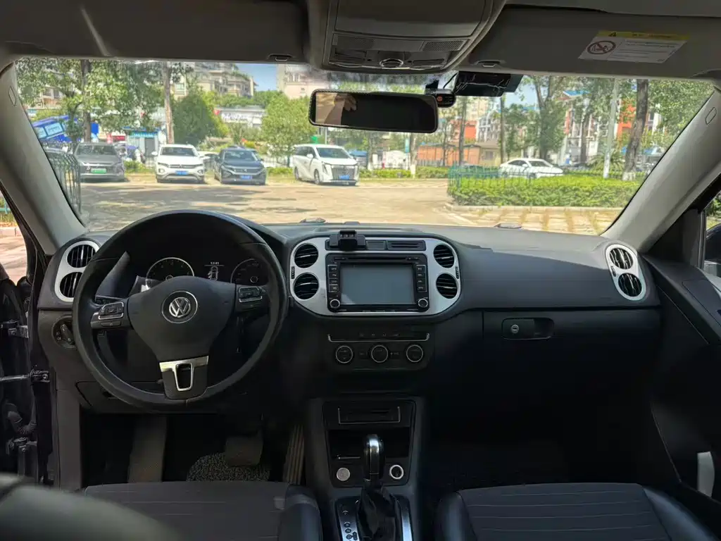 Volkswagen Tiguan 2015 1.8TSI AT