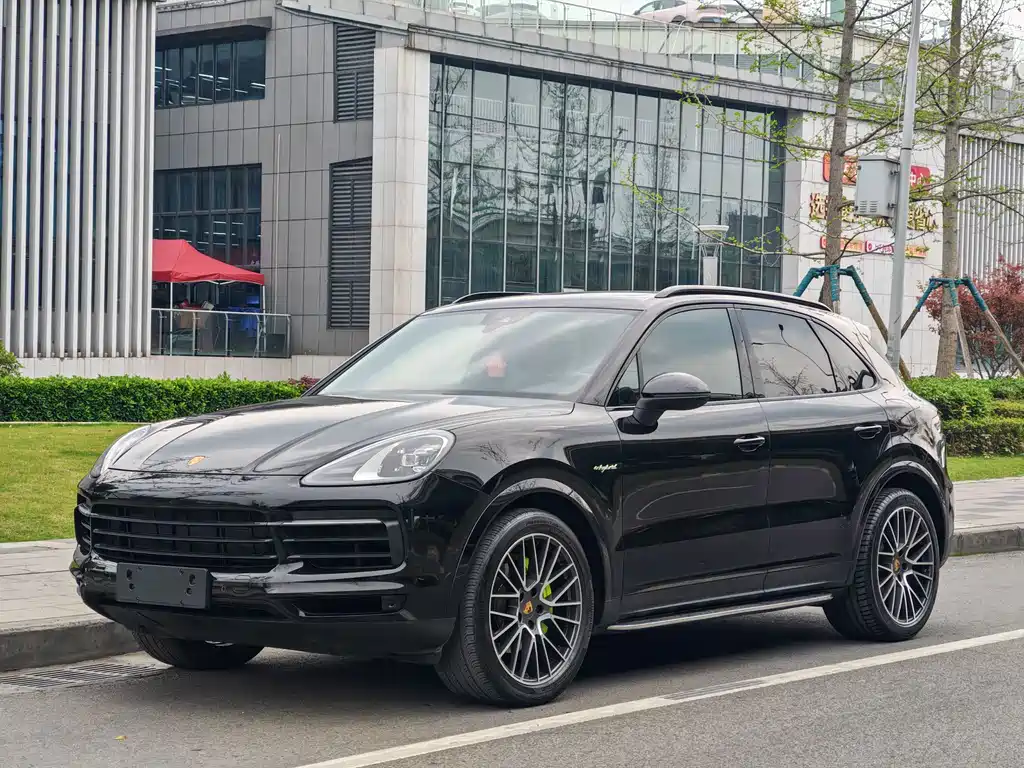 Porsche Cayenne Hybrid 2021