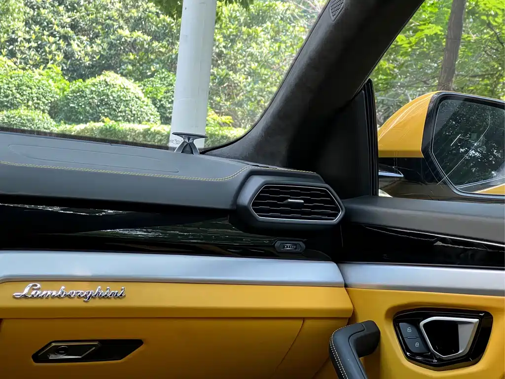 Lamborghini Urus — миниатюра 17