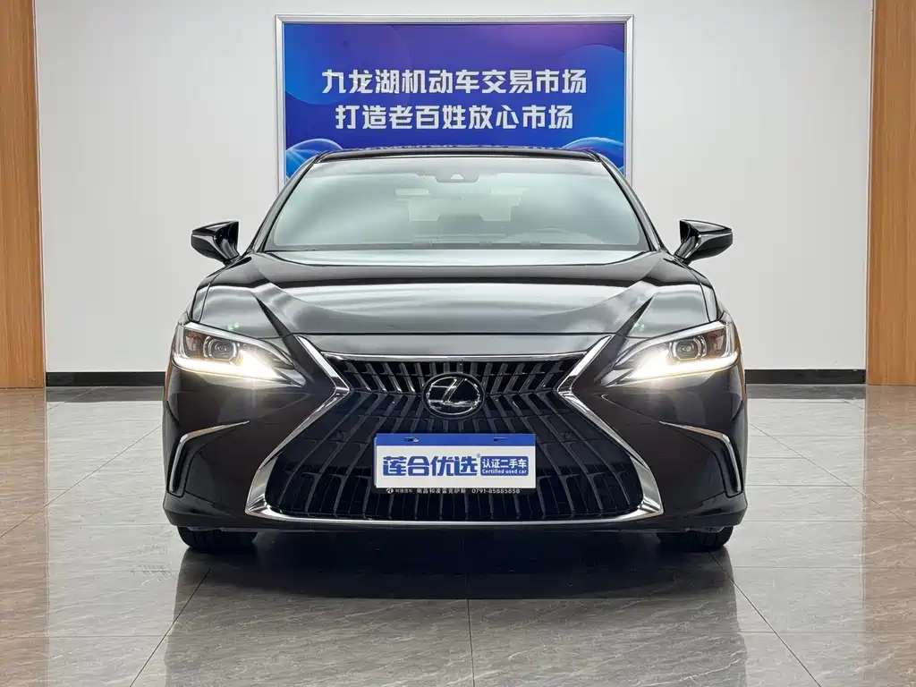 Lexus ES 2022 300h