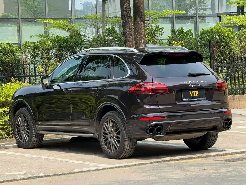 Porsche Cayenne — миниатюра 5