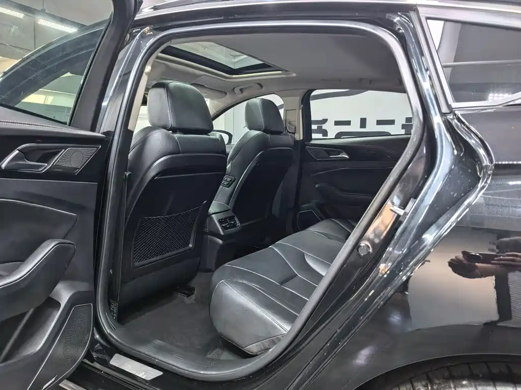 Hongqi Hongqi H5 — миниатюра 12