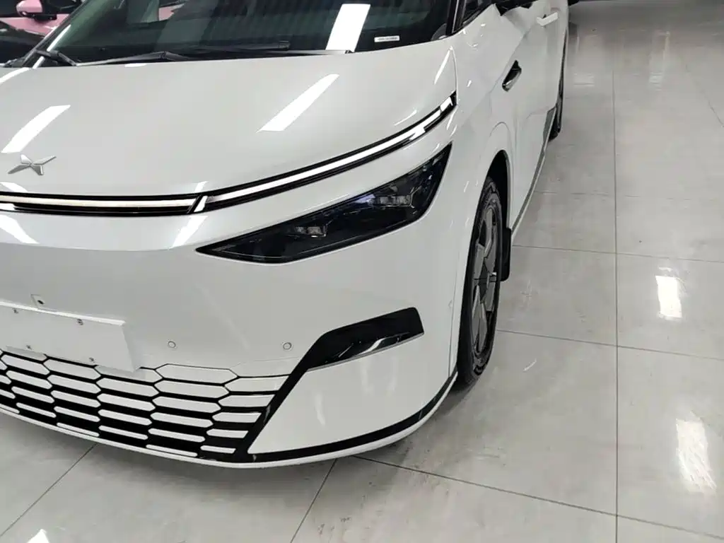XPeng X9 — миниатюра 24