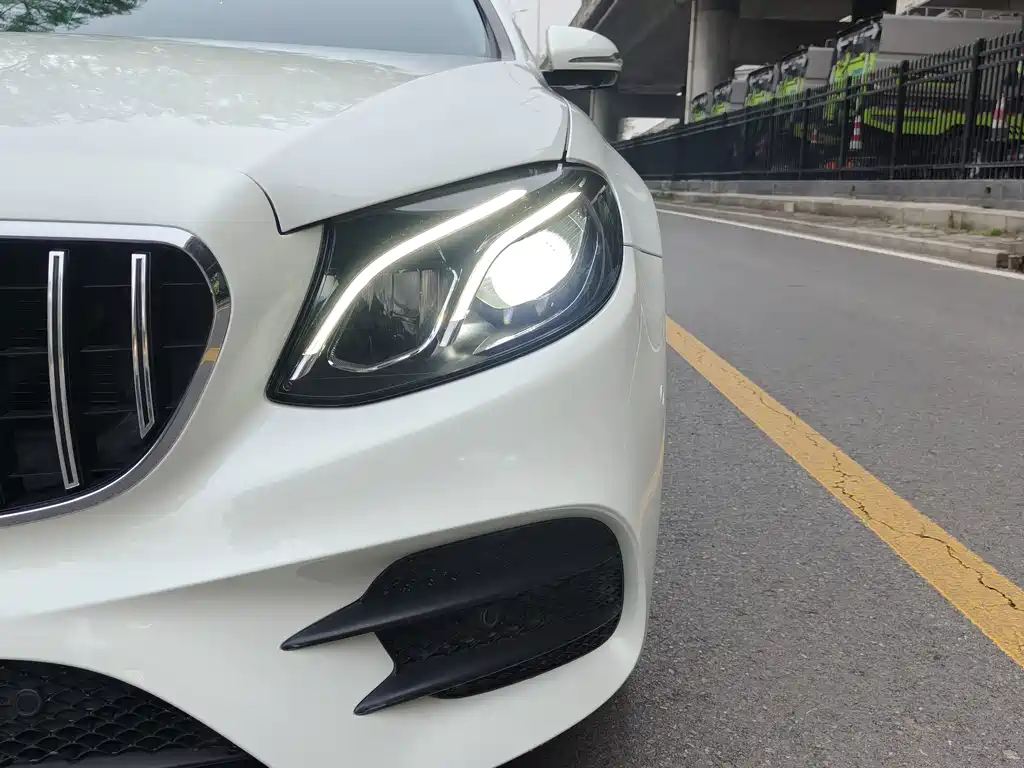 Mercedes-Benz E-Class — миниатюра 17