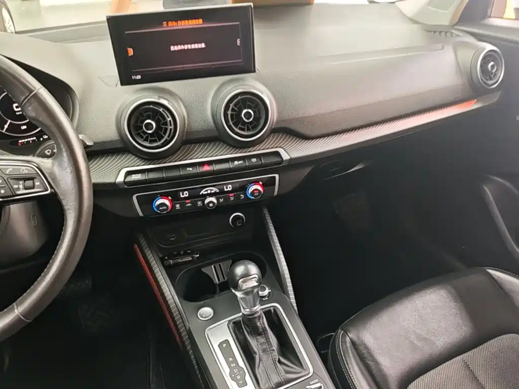 Audi Q2L e-tron — миниатюра 13