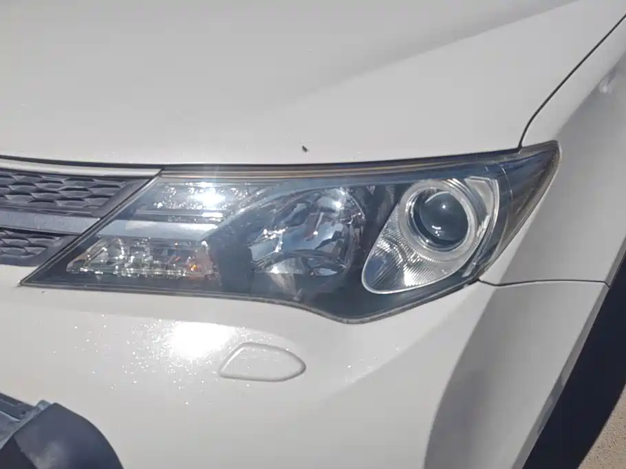 Toyota RAV4 — миниатюра 5