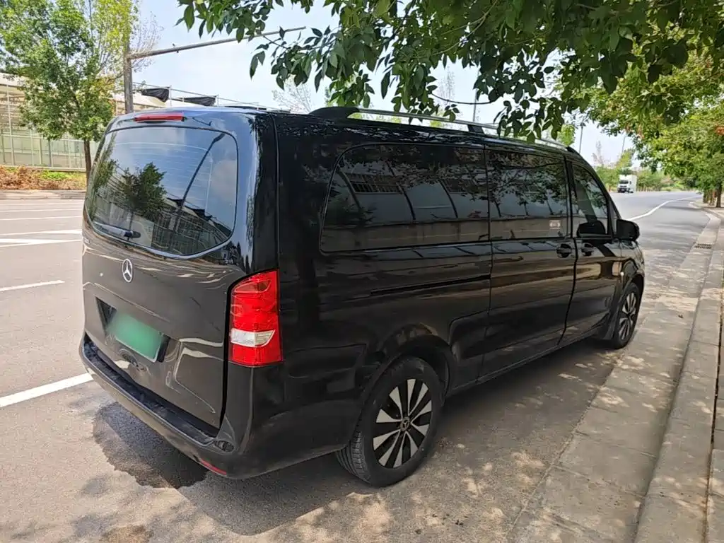 Mercedes-Benz Vito 2021 2.0T Elite 7 мест