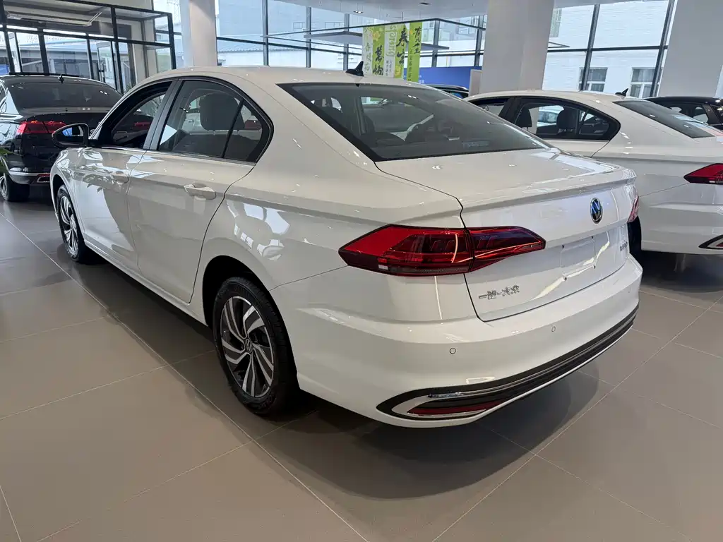Volkswagen Bora 2026 200TSI DSG