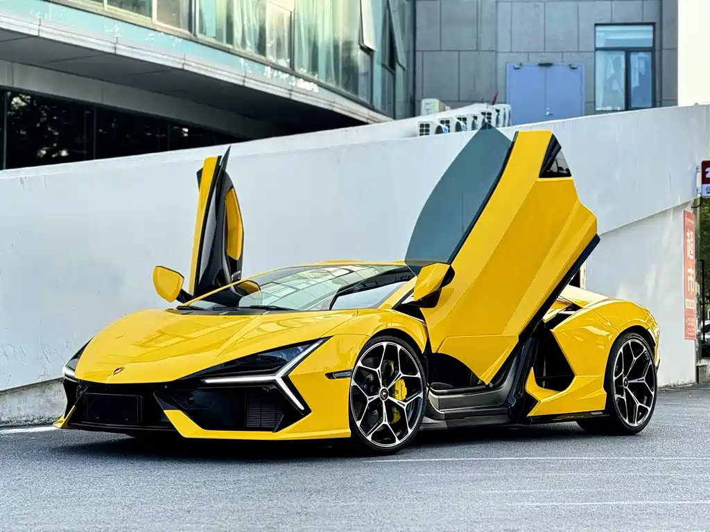 Lamborghini Revuelto