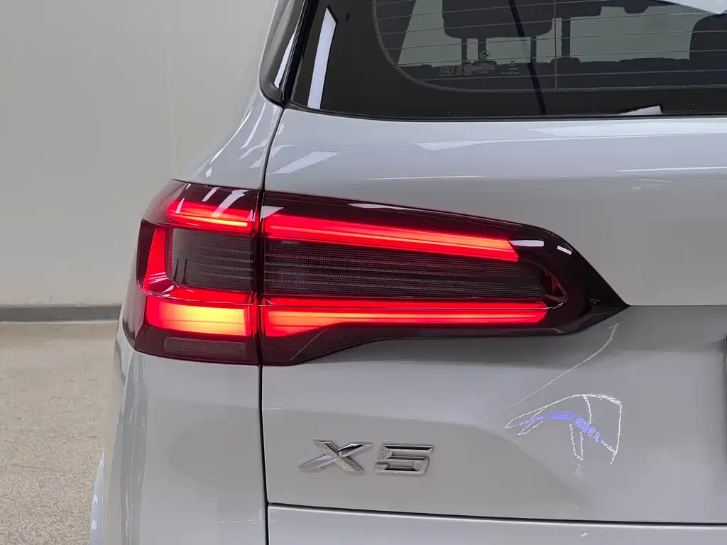 BMW X5 2022 xDrive 30Li M Sport