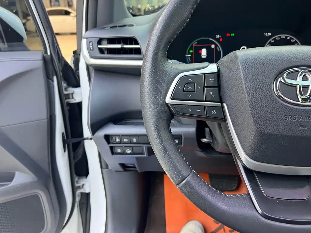 Toyota Granvia — миниатюра 13