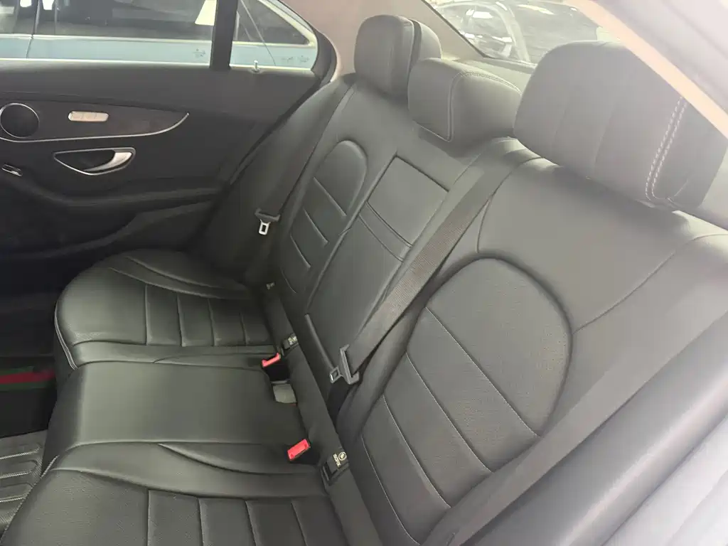 Mercedes-Benz C-Class — миниатюра 11