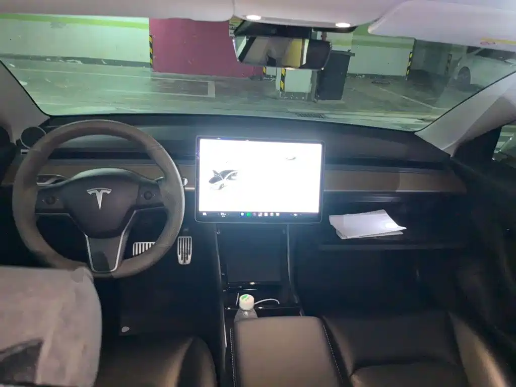 Tesla Model 3 — миниатюра 5