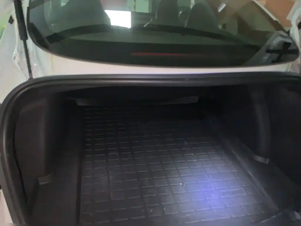 Tesla Model 3 — миниатюра 15