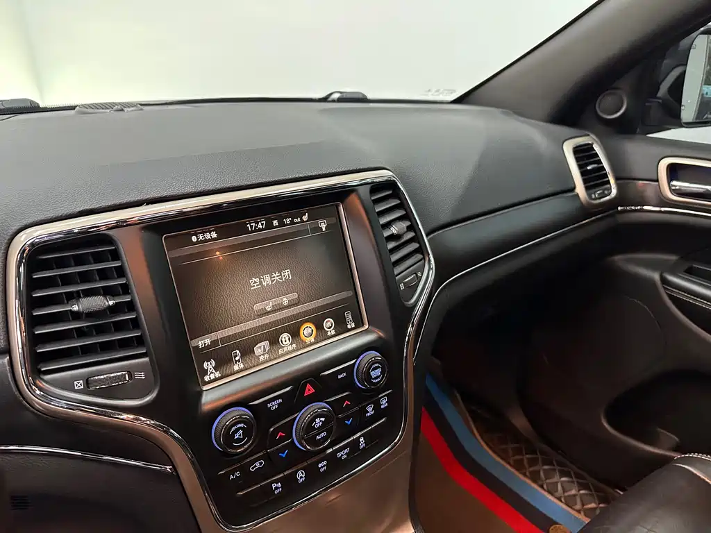 Jeep Grand Cherokee (Import) — миниатюра 14