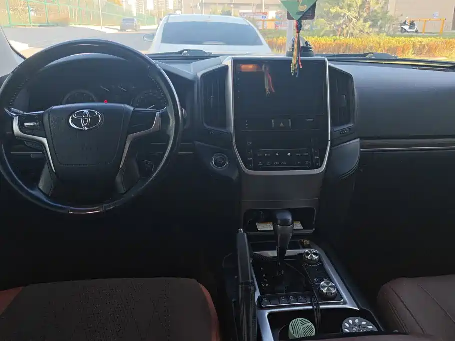 Toyota Land Cruiser — миниатюра 12