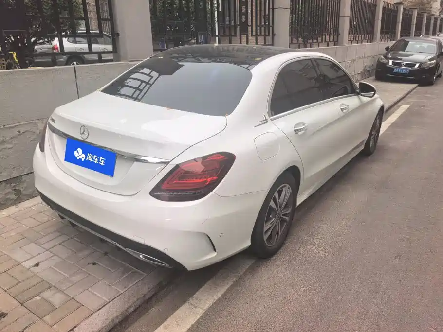 Mercedes-Benz C-Class — миниатюра 3