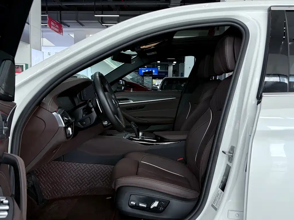 BMW 5 Series — миниатюра 6