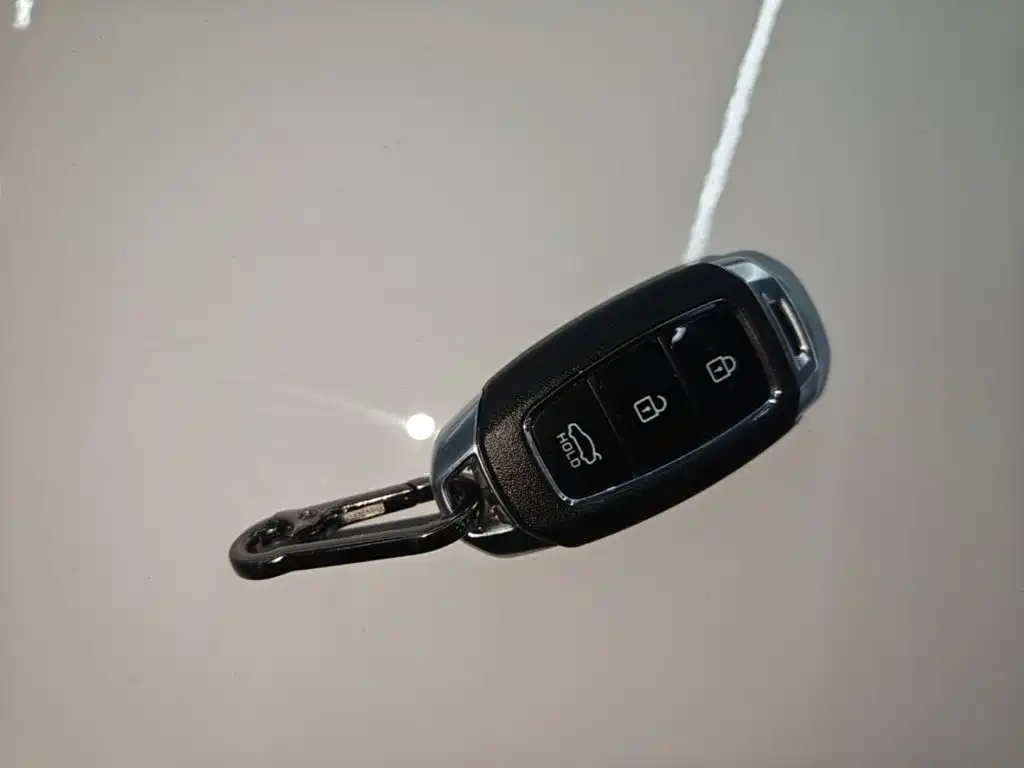 Hyundai Elantra — миниатюра 9