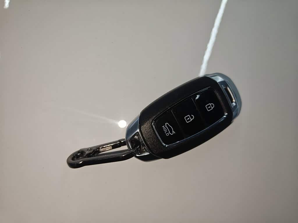 Hyundai Elantra 1.5 л 2021 г. Белый, пробег 45100 км