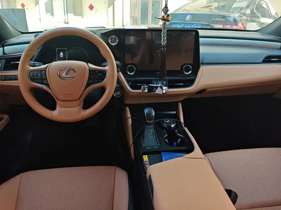Lexus ES — миниатюра 12