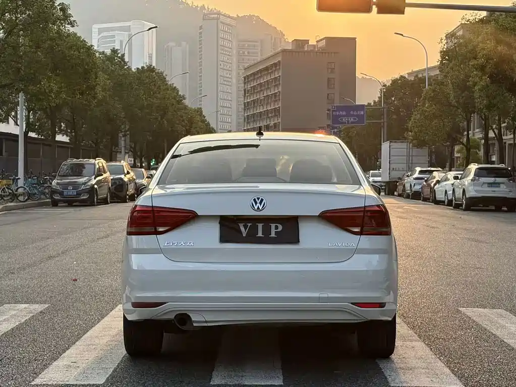 Volkswagen Lavida — миниатюра 6