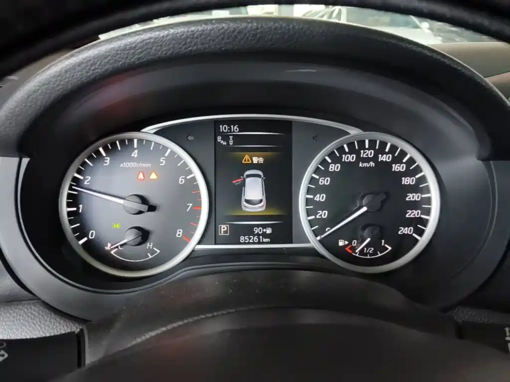 Nissan Tiida — миниатюра 12