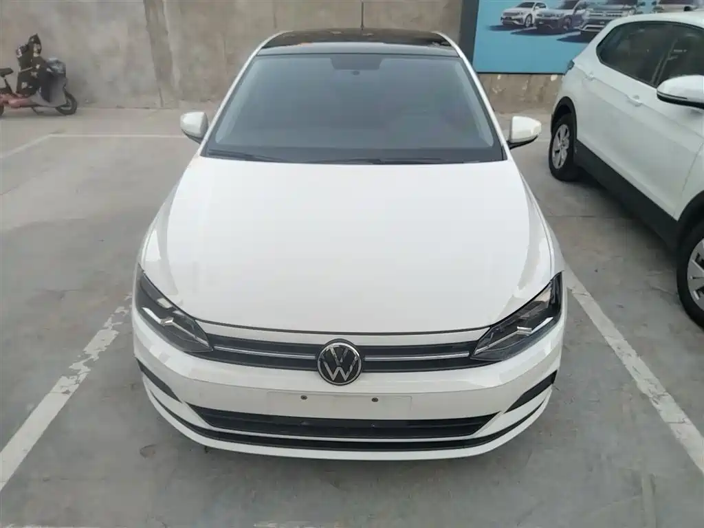 VOLKSWAGEN POLO