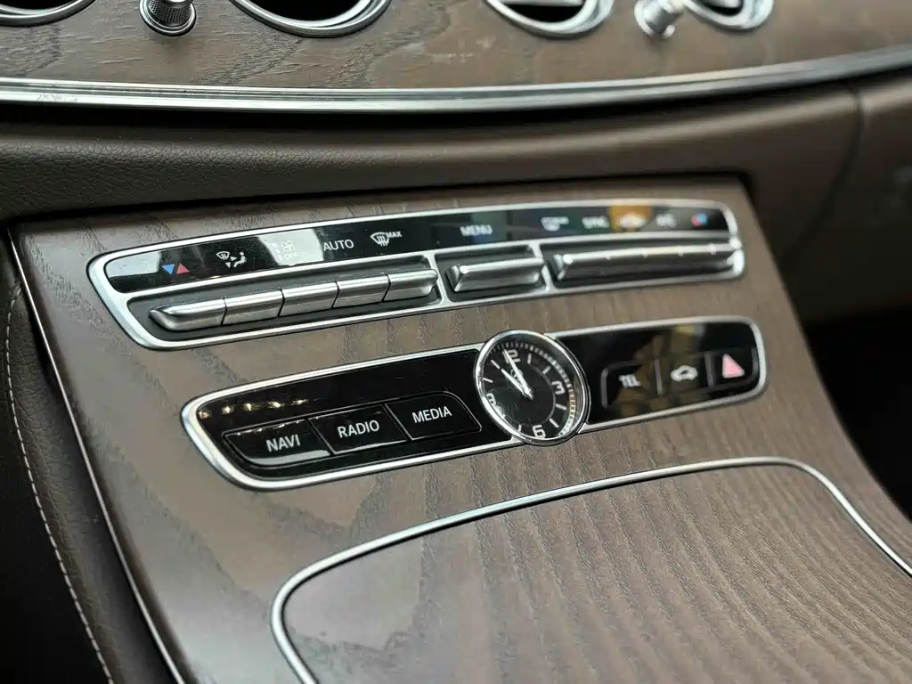 MERCEDES-BENZ E CLASS