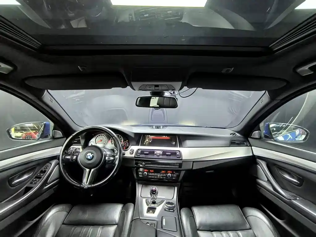BMW M5 — миниатюра 7
