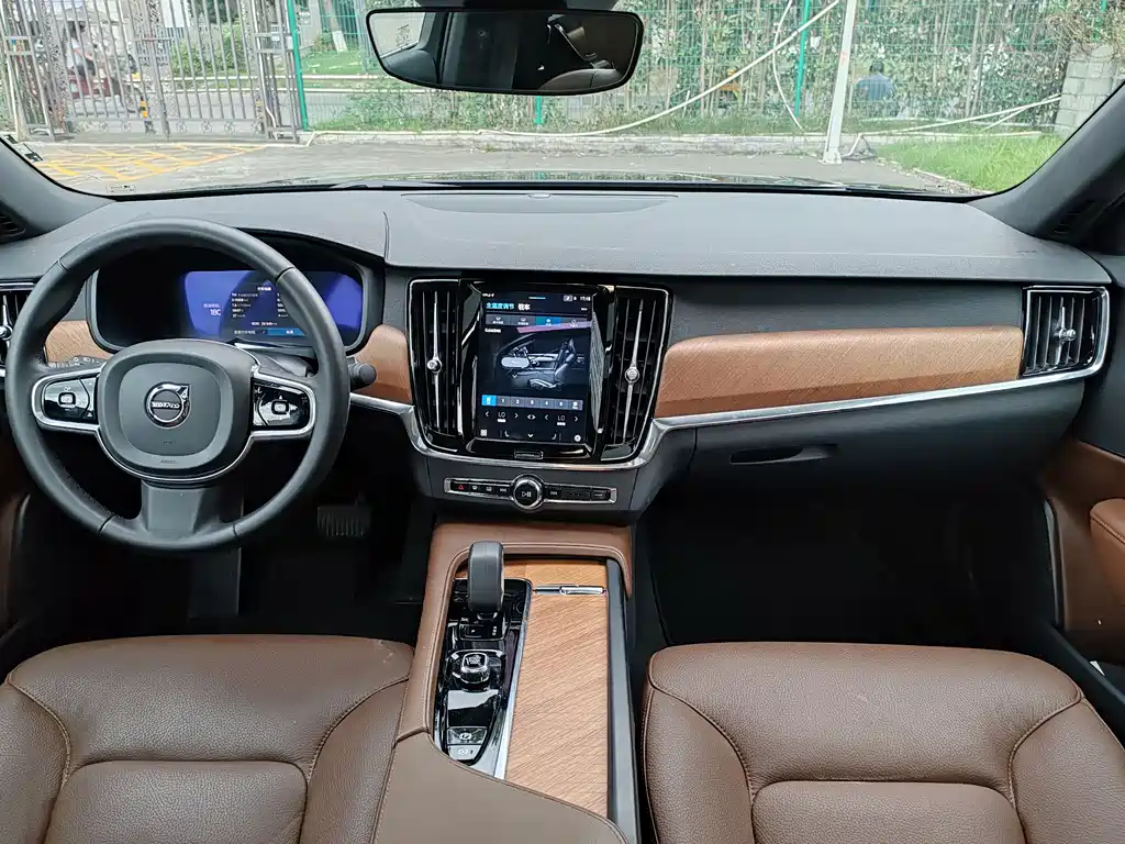 Volvo S90 2024 B5 Luxury