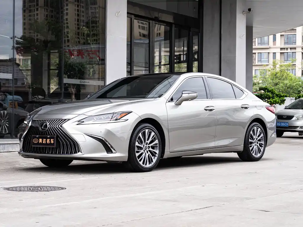 Lexus ES 2021
