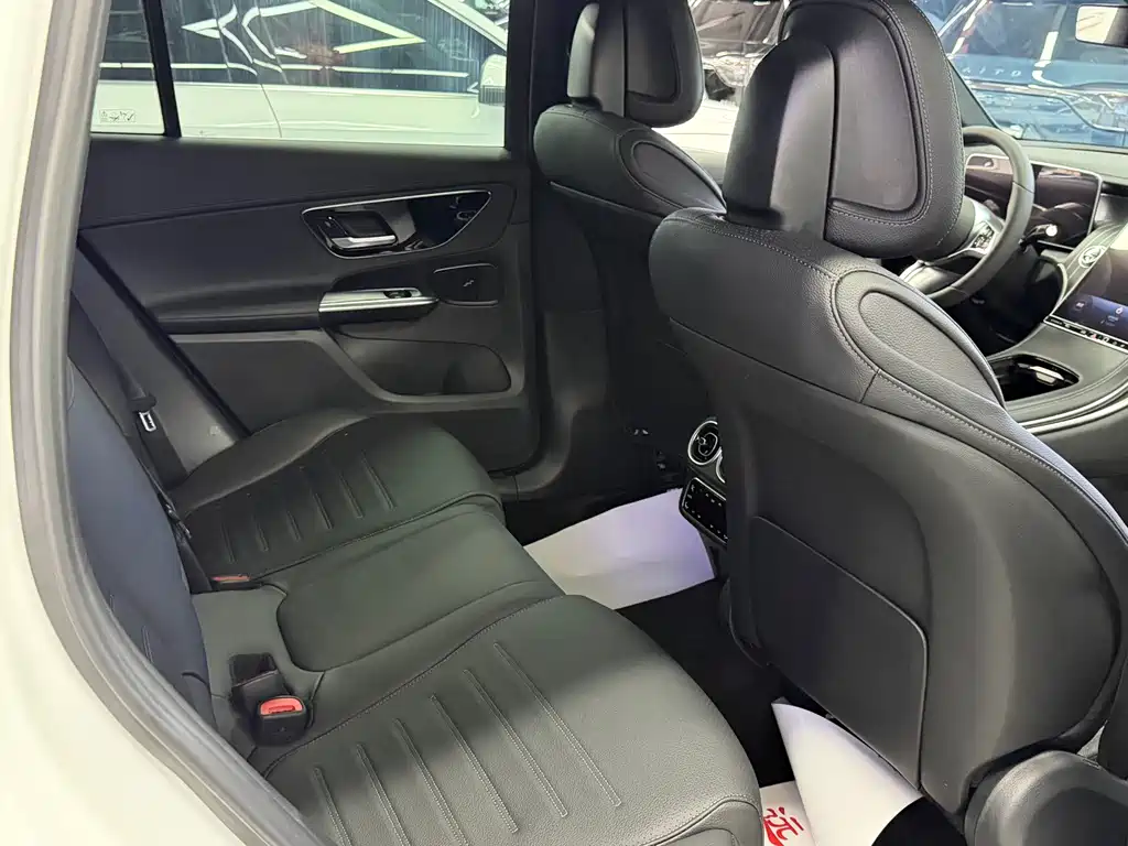 Mercedes-Benz GLC 2024 GLC 260 L 4MATIC 5 мест