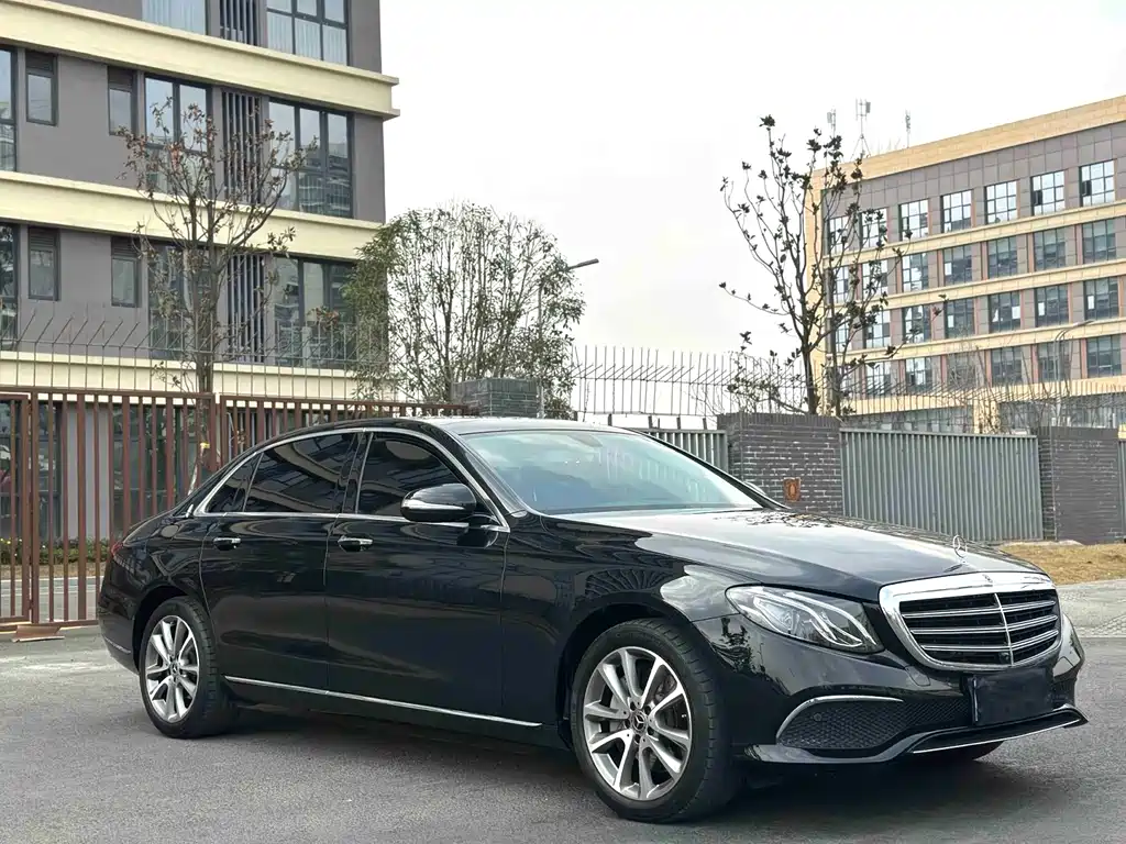 Mercedes-Benz E-Class — миниатюра 2