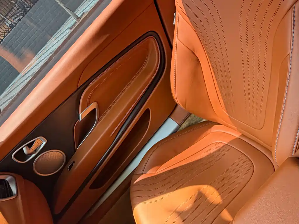 Aston Martin DB11 2019 4.0T V8 Coupe