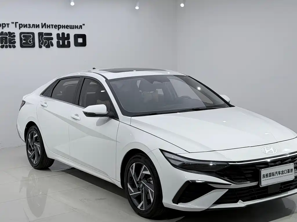 Hyundai Elantra 2023 1.5L CVT LUX Luxury