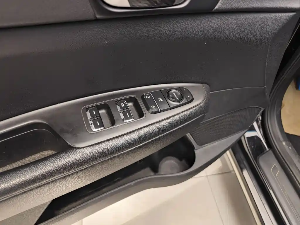 Kia K5 2016 2.0L hybrid GLS