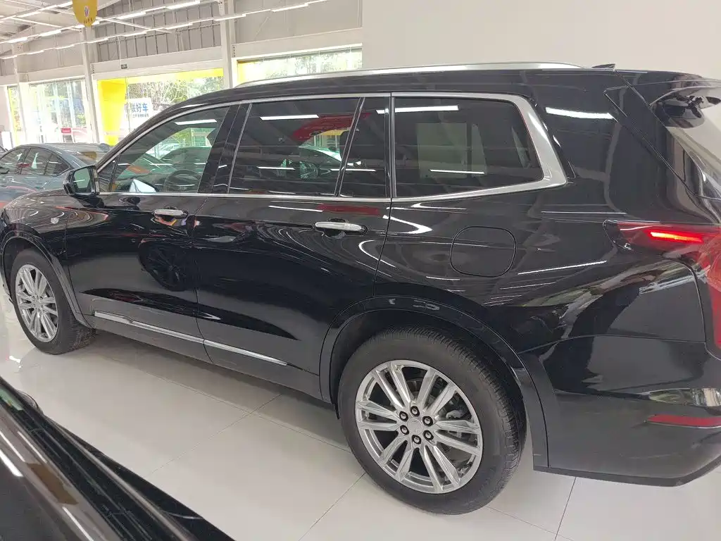 Cadillac XT6 2022 2.0T мест Luxury Standard