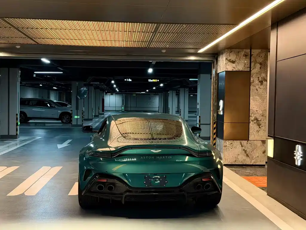 Aston Martin V8 Vantage 2024 4.0T V8 Coupe