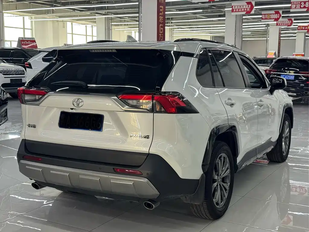 Toyota RAV4 — миниатюра 5